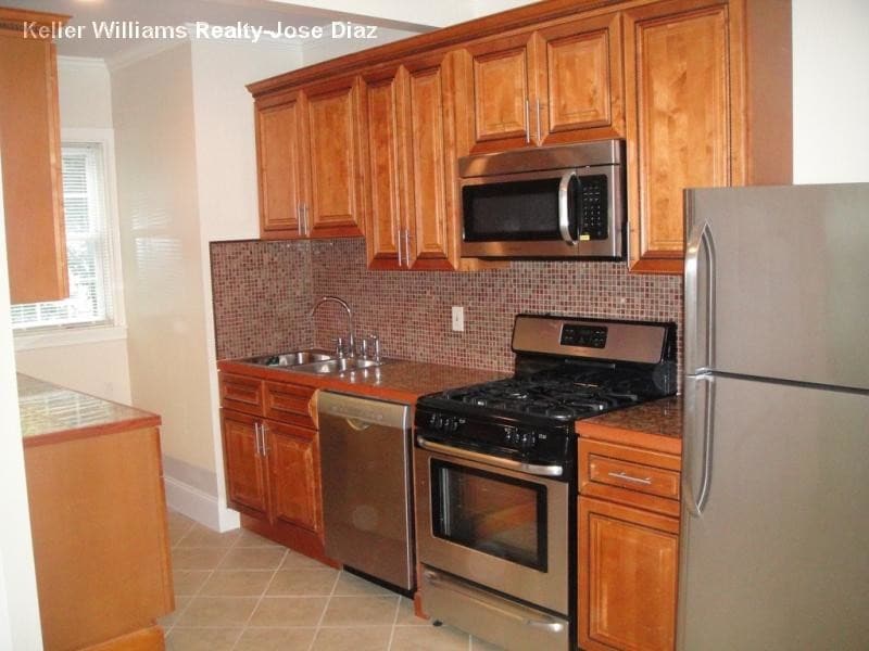 47 Pembroke Ave-Unit -2 in Providence, RI - Building Photo