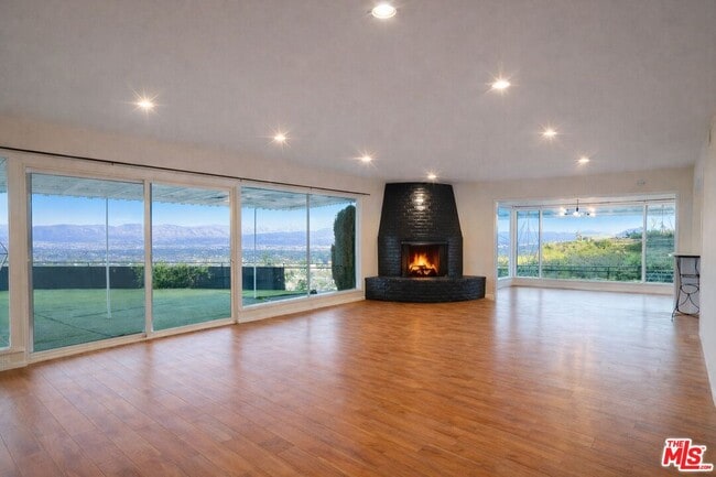 3641 Sunswept Dr in Los Angeles, CA - Building Photo - Building Photo