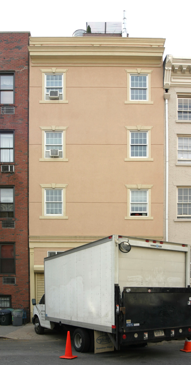 242 W 20th St in New York, NY - Building Photo - Building Photo