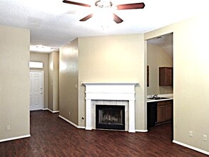 2003 Holly Springs Dr in Taylor, TX - Building Photo - Building Photo
