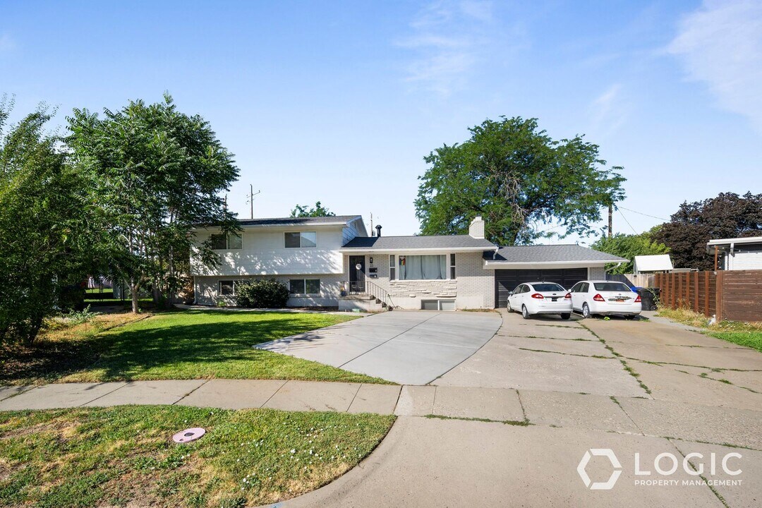 23 W 1500 S in Bountiful, UT - Building Photo