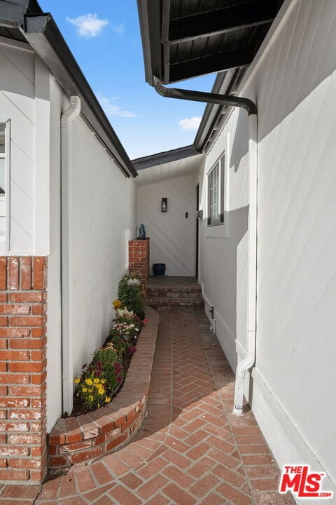 15005 Killion St in Los Angeles, CA - Building Photo - Building Photo