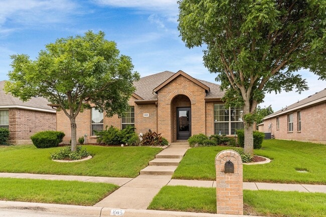 property at 805 Canyon Pl