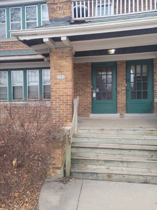 2201 N Hi Mt Blvd-Unit -2201 in Milwaukee, WI - Building Photo