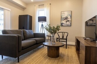 870 E 5th St, Unit 3 in Boston, MA - Foto de edificio - Building Photo