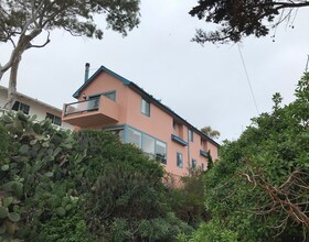 6773 Del Playa Dr in Goleta, CA - Building Photo - Building Photo