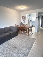 4640 Lucerne Lakes Blvd W in Greenacres, FL - Building Photo - Building Photo