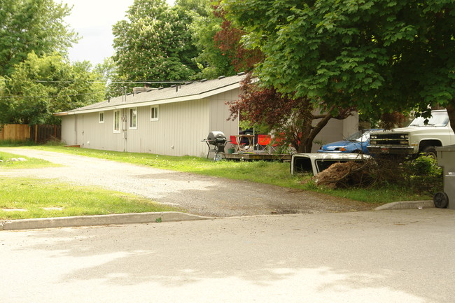 332-348 W Davidson Ave in Coeur d'Alene, ID - Building Photo - Building Photo