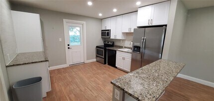 4042 Condor Ln in Sarasota, FL - Building Photo - Building Photo
