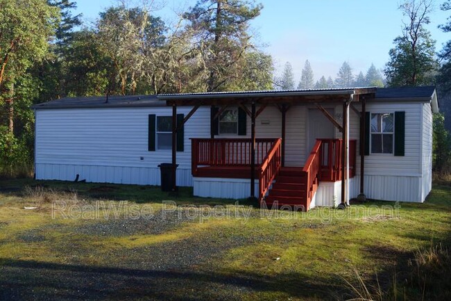 2390 Galice Rd in Merlin, OR - Building Photo - Building Photo