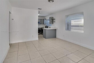 2326 Scott St in Hollywood, FL - Building Photo - Building Photo