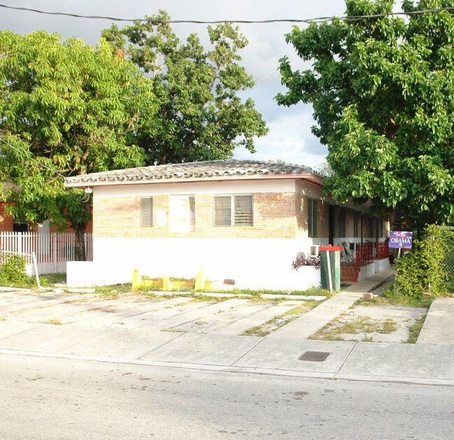 49 NE 56th St in Miami, FL - Foto de edificio - Building Photo