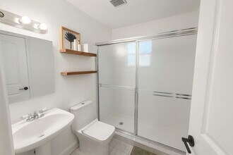 2395 NE 184th Terrace in North Miami Beach, FL - Building Photo - Building Photo