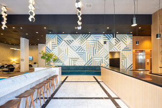 8th and Grand in Los Angeles, CA - Foto de edificio - Lobby