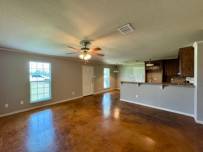 6921 N River Crossing in China Spring, TX - Foto de edificio - Building Photo