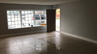 1833 NW 54th Ter, Unit CC2 in Lauderhill, FL - Foto de edificio - Building Photo