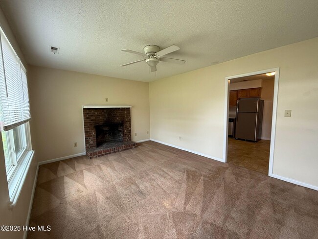105 Pecan Ln in Jacksonville, NC - Building Photo - Building Photo