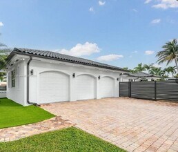 11390 SW 30th St in Miami, FL - Building Photo - Building Photo