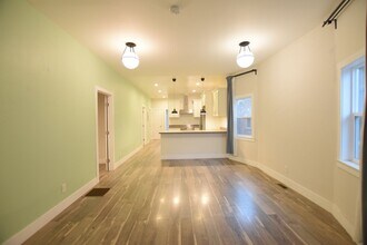 860 W MacArthur Blvd in Oakland, CA - Foto de edificio - Building Photo