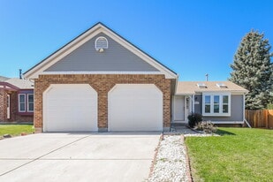 4557 Gibraltar Way in Denver, CO - Building Photo