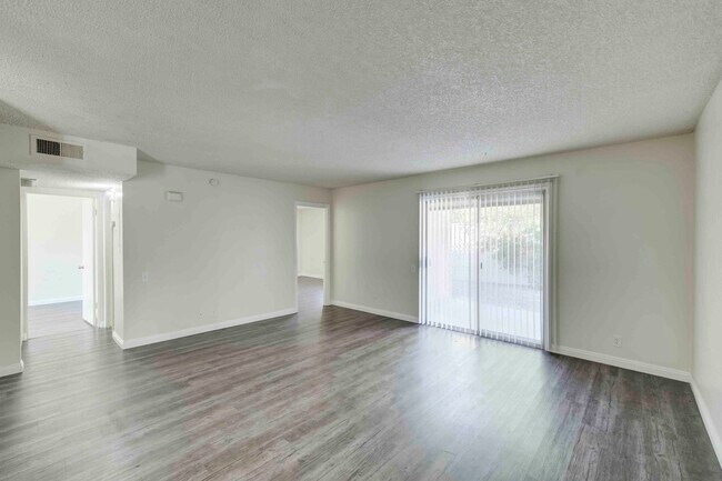 Casa Del Cielo Apartments in Palm Springs, CA - Building Photo - Interior Photo