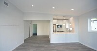 3681 NE 170th St, Unit 6 in North Miami Beach, FL - Foto de edificio - Building Photo