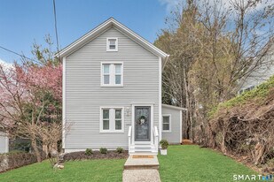 132 Pequot Ave in Fairfield, CT - Building Photo