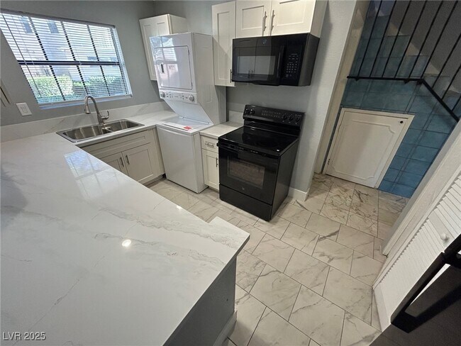 596 Tam O Shanter in Las Vegas, NV - Building Photo - Building Photo