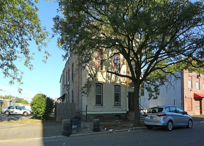 1023 Barrett St in Schenectady, NY - Building Photo - Building Photo