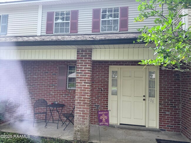 106 Molasses Row in Lafayette, LA - Building Photo - Building Photo