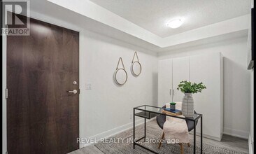 125 Village Green Square in Toronto, ON - Building Photo - Building Photo