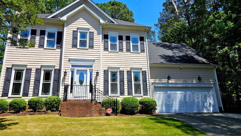 206 W Hill Dr in Cary, NC - Building Photo