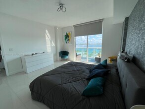 7910 Harbor Island Dr in North Bay Village, FL - Foto de edificio - Building Photo