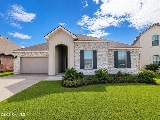 property at 115 Rue Chateau Royal Dr