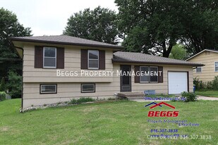 108 Brentwood Dr in Liberty, MO - Building Photo