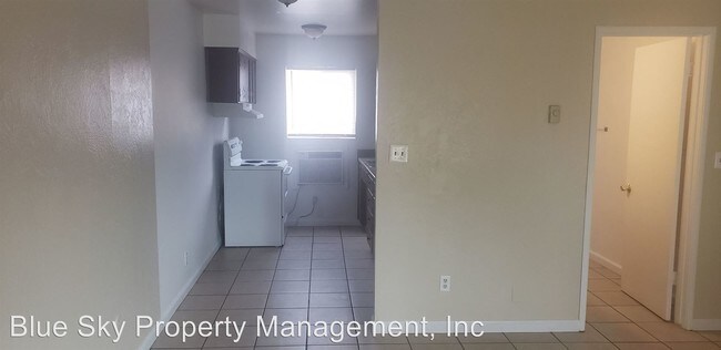 258 N G St in Porterville, CA - Building Photo - Building Photo