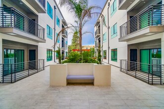 8600 Glenoaks Blvd in Sun Valley, CA - Building Photo - Building Photo