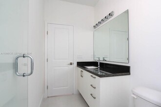 15631 SW 11th Terrace in Miami, FL - Building Photo - Building Photo