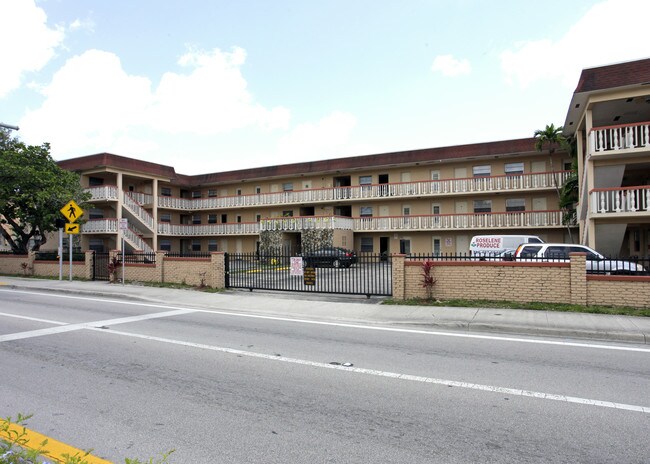 North King Apartments in North Miami, FL - Foto de edificio - Building Photo