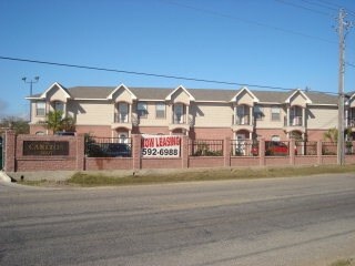 The Carlton Apartments in Brownsville, TX - Foto de edificio