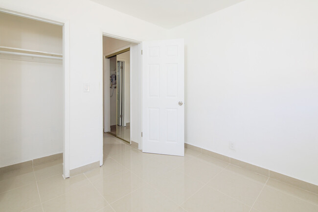 309 Phippen Waiters Rd in Dania Beach, FL - Foto de edificio - Building Photo