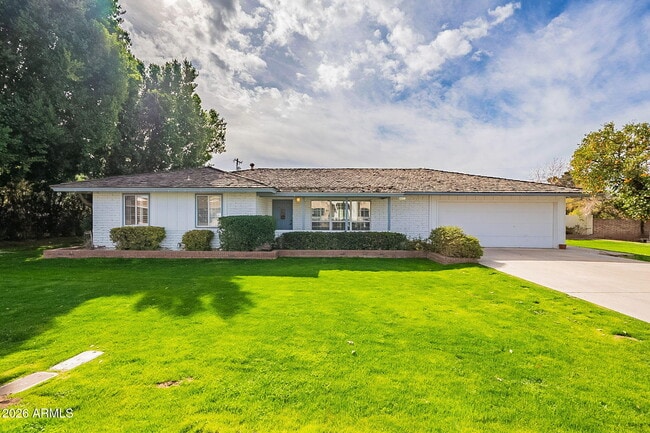 5715 E Calle Del Paisano in Phoenix, AZ - Building Photo - Building Photo