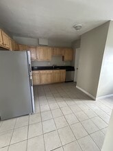 40 Hurd St, Unit 1 in Melrose, MA - Foto de edificio - Building Photo