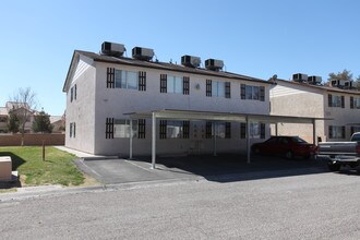 Gordon Manor in Las Vegas, NV - Building Photo - Building Photo