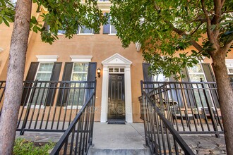 27007 Edgewater Lnr in Santa Clarita, CA - Building Photo - Building Photo