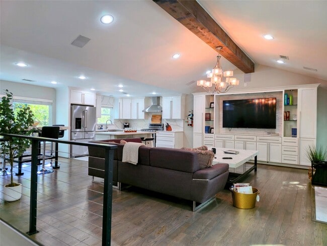 7 Leisure Ln
