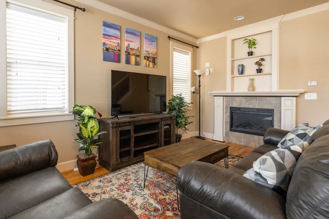 4622 NE Garfield Ave. in Portland, OR - Building Photo