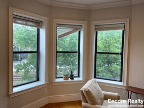 1089 Beacon St in Brookline, MA - Building Photo - Building Photo