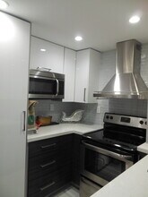 744 Executive Center Dr in West Palm Beach, FL - Building Photo - Building Photo