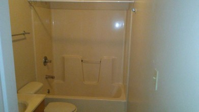 135 Anzie Way-Unit -D3 in Harriman, TN - Foto de edificio - Building Photo